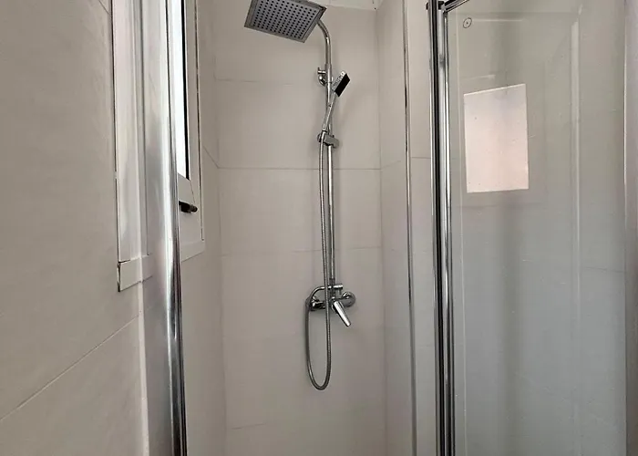 Tarragona Hostel אכסניה *