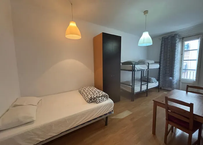 Tarragona Hostel אכסניה *