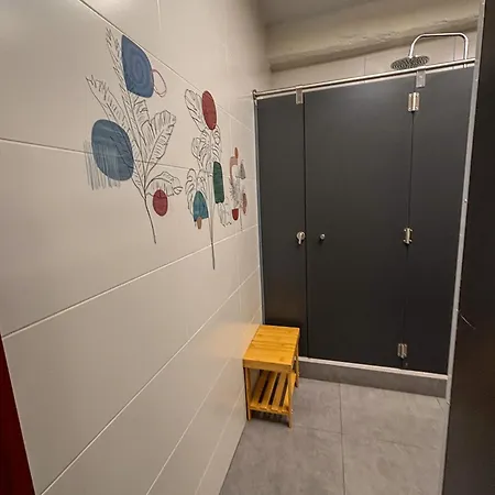 Tarragona Hostel אכסניה *