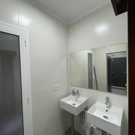 Tarragona Hostel بيت شباب *