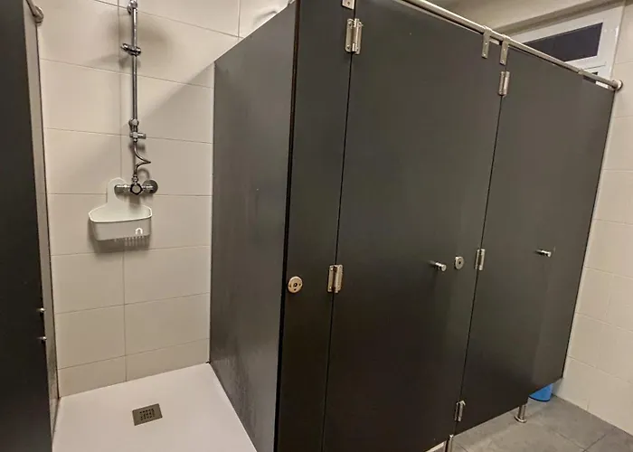 Tarragona Hostel بيت شباب *