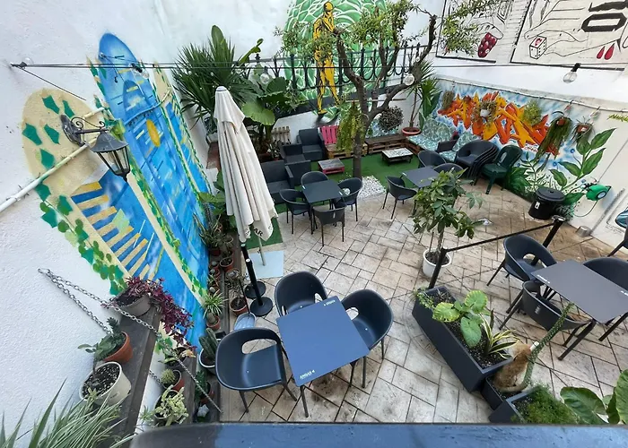 Tarragona Hostel بيت شباب *