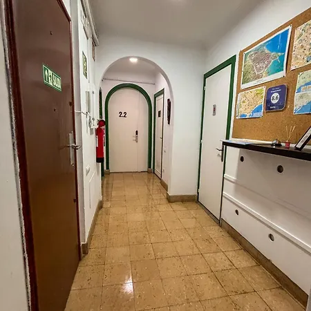 塔拉戈纳旅舍 旅馆 *