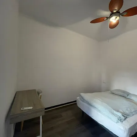 Albergue Tarragona Hostel *