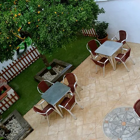 旅馆 塔拉戈纳旅舍 *