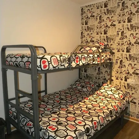 塔拉戈纳旅舍 旅馆 *